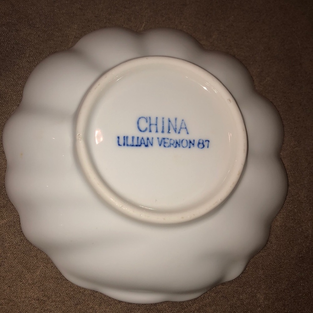 Lillian Vernon China 1987 scalloped dish